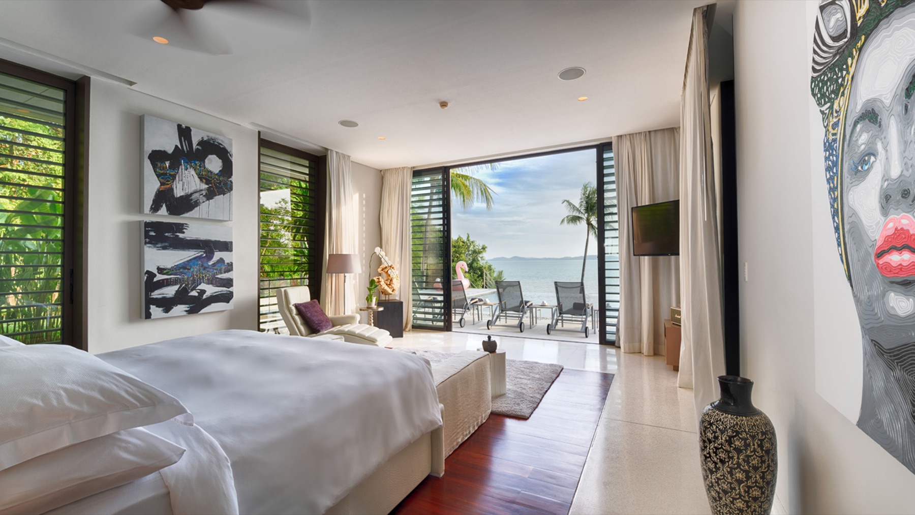 Spacious sea-facing primary bedroom